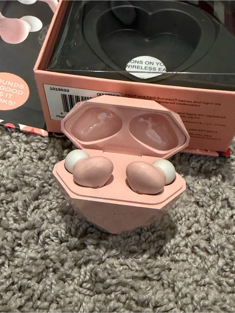 FAO Schwarz Heart-Shaped Wireless Earbuds – Light Pink